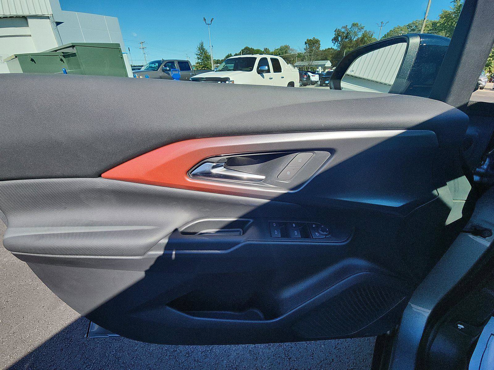 New 2025 Chevrolet Equinox EV RS AWD/4WD image 18
