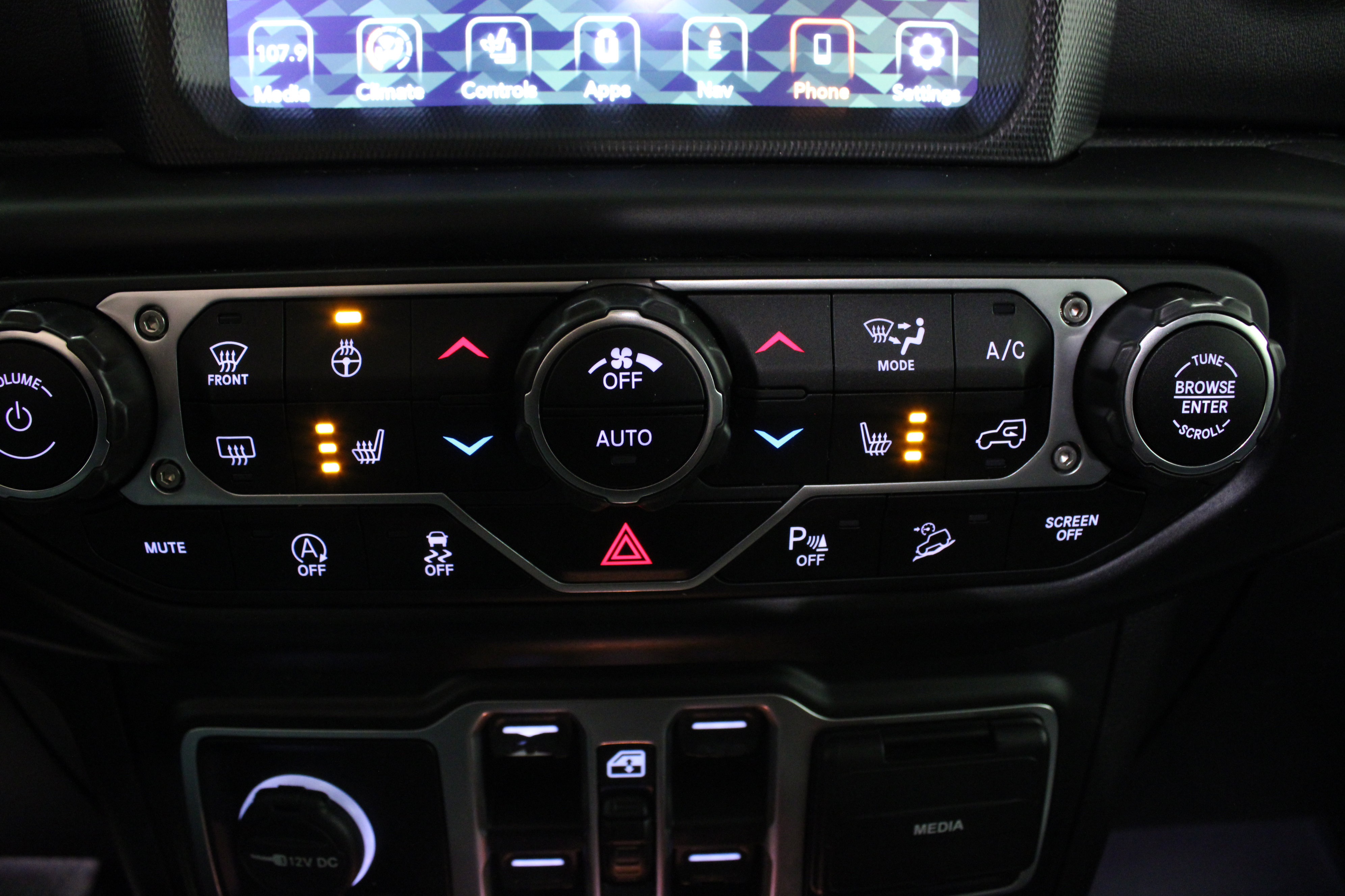 Used 2021 Jeep Wrangler Unlimited Sahara AWD/4WD image 21