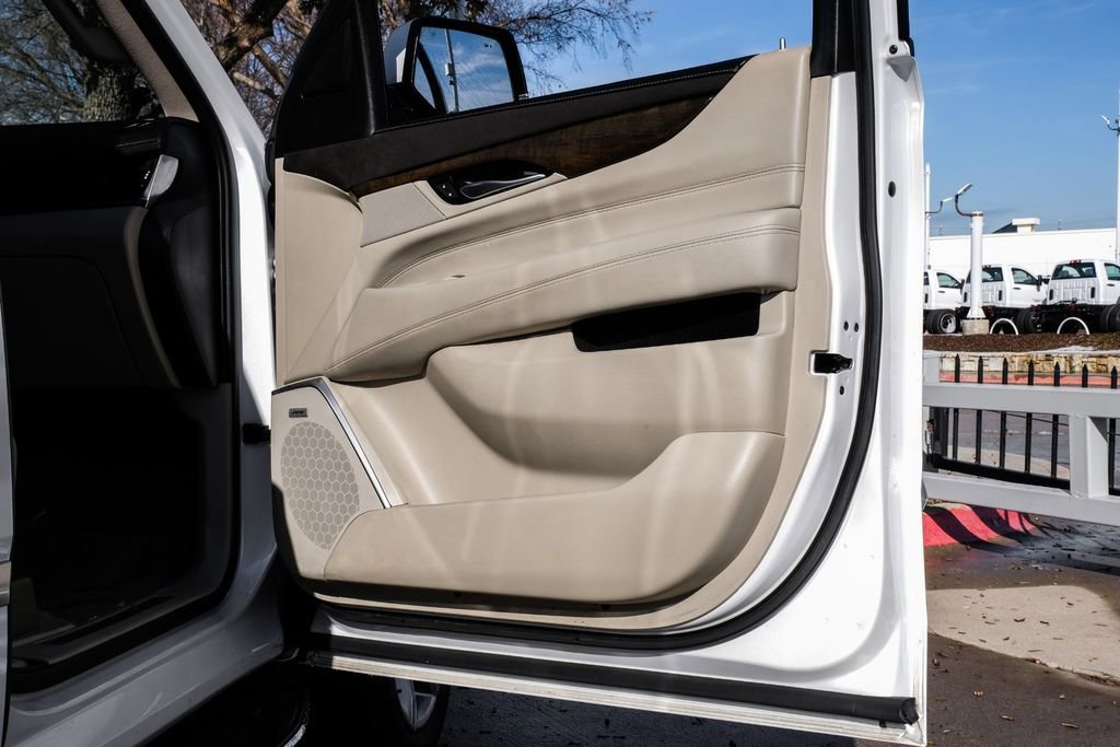 Used 2020 Cadillac Escalade ESV Premium Luxury image 48