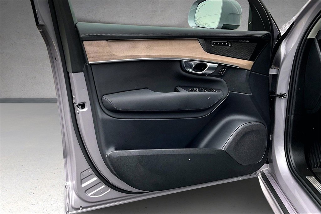 Used 2026 Volvo XC90 B5 Plus w/ Protection Package image 20