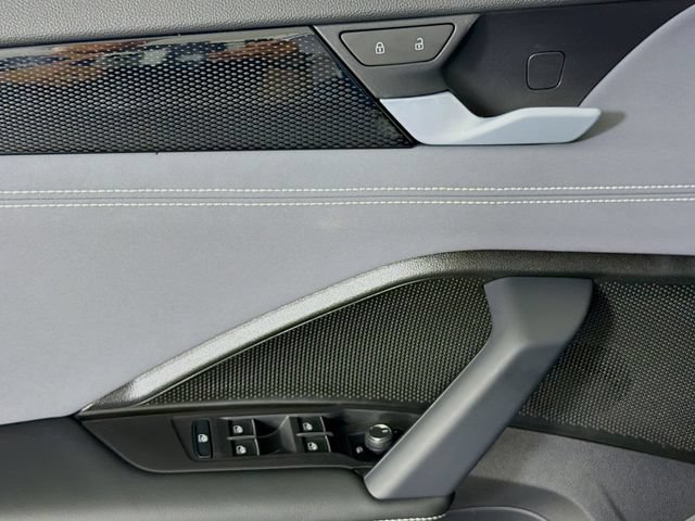 New 2026 Volkswagen Tiguan SE FWD image 19