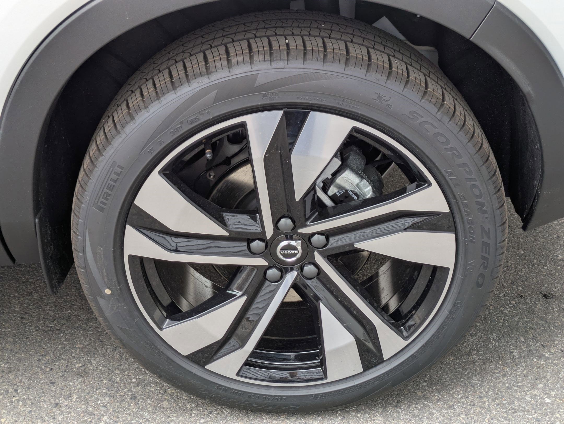 New 2026 Volvo XC40 B5 Ultra w/ Climate Package image 15