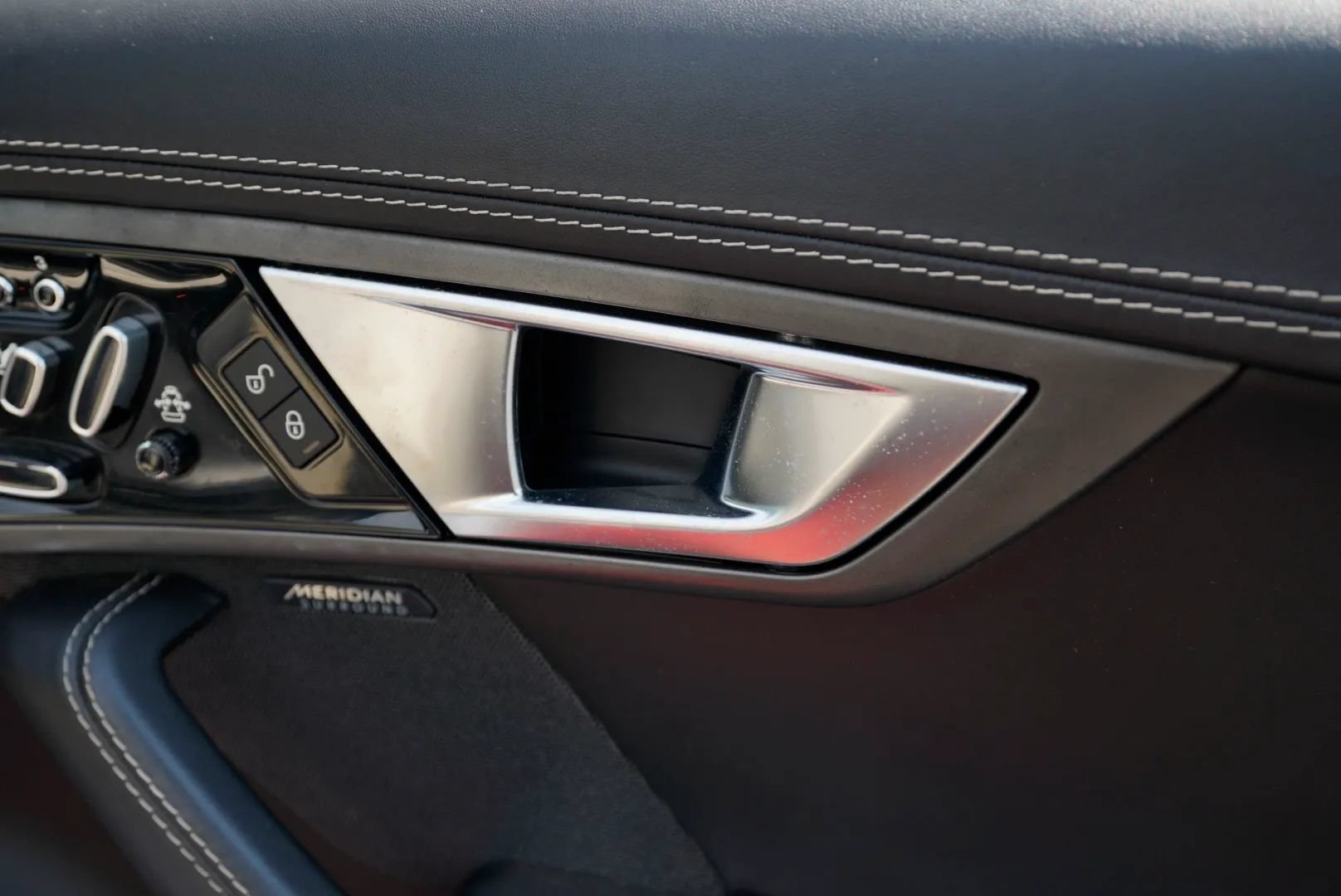 Used 2016 Jaguar F-TYPE R AWD/4WD image 37