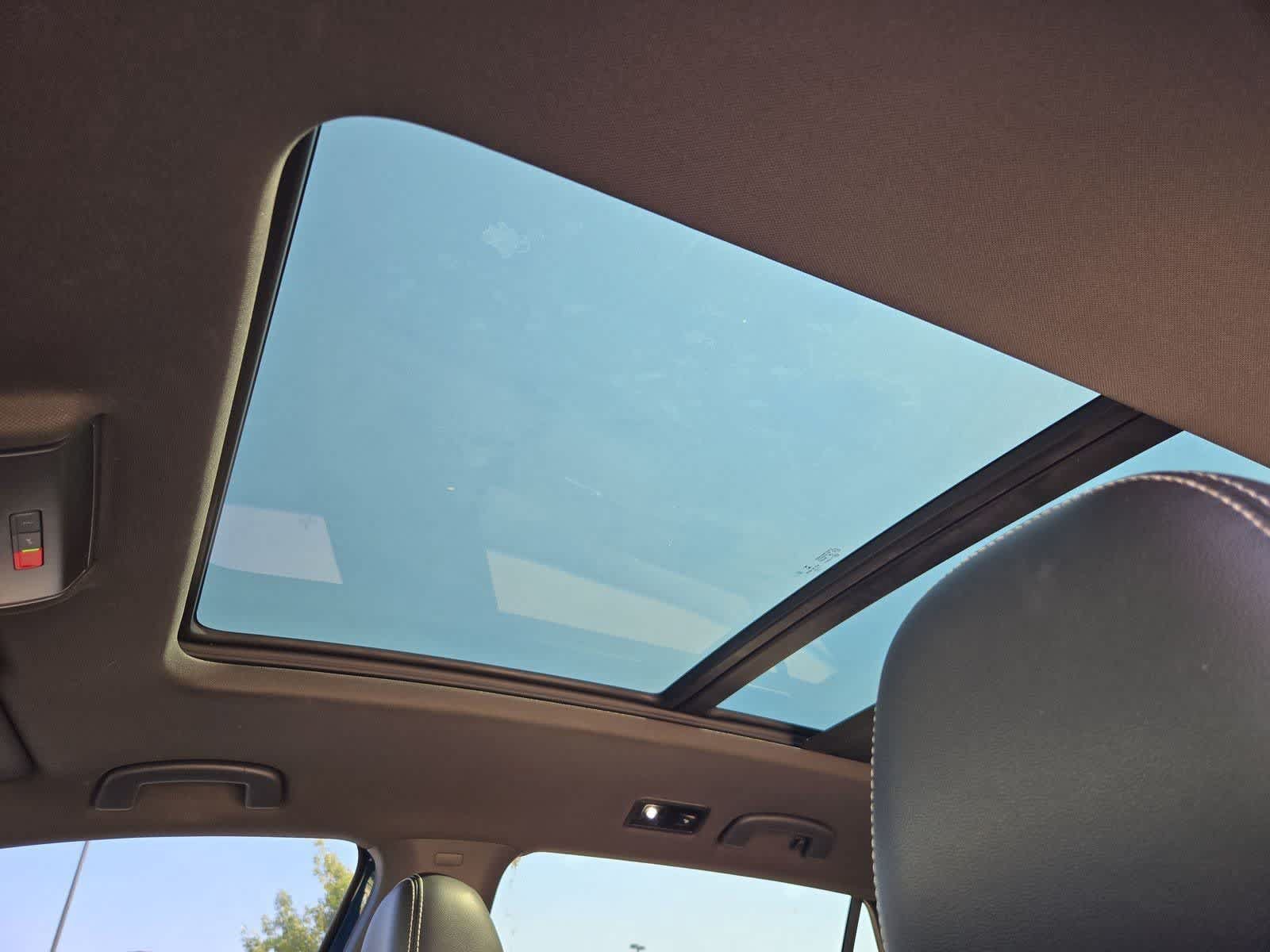 Used 2021 Volkswagen Atlas Cross Sport SE w/ Panoramic Sunroof Package FWD image 17