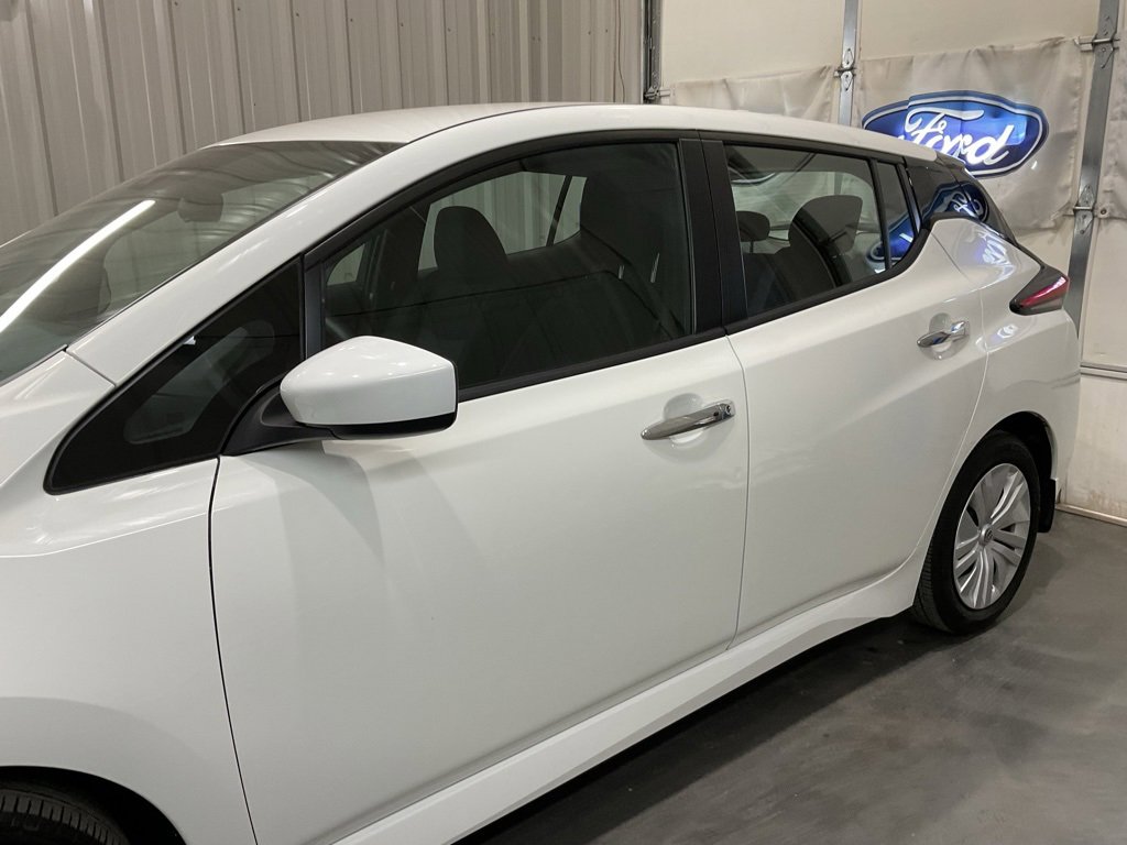 Used 2025 Nissan Leaf S image 5
