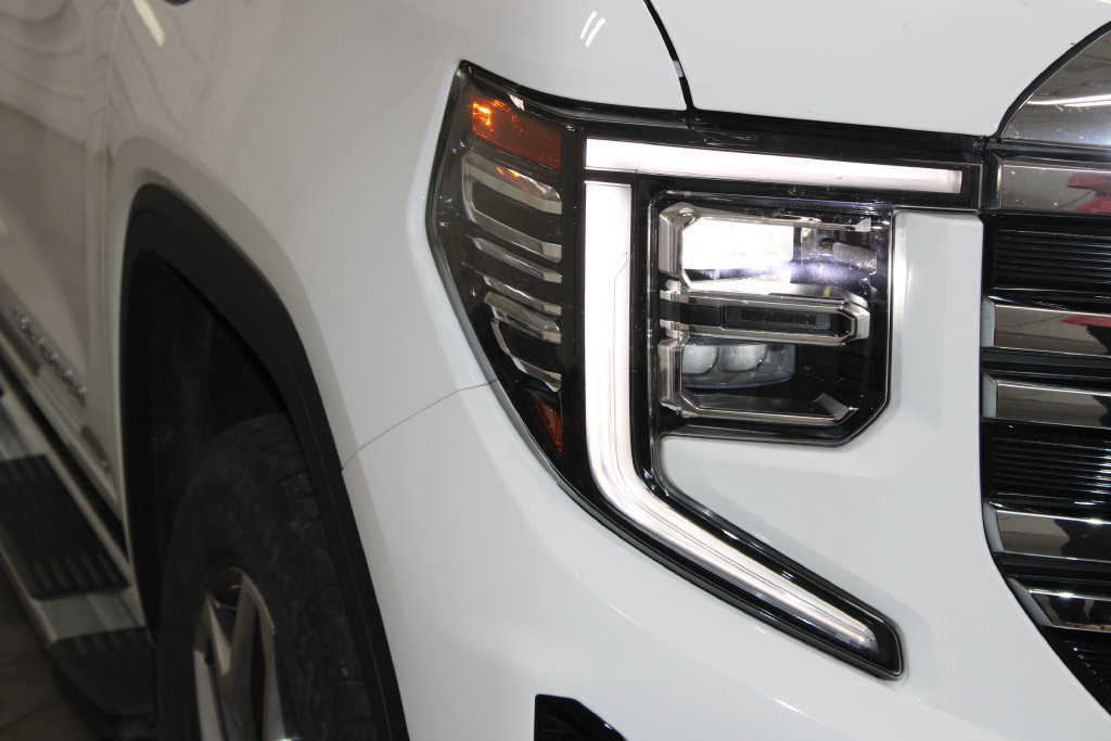 Used 2022 GMC Sierra 1500 SLT AWD/4WD image 12