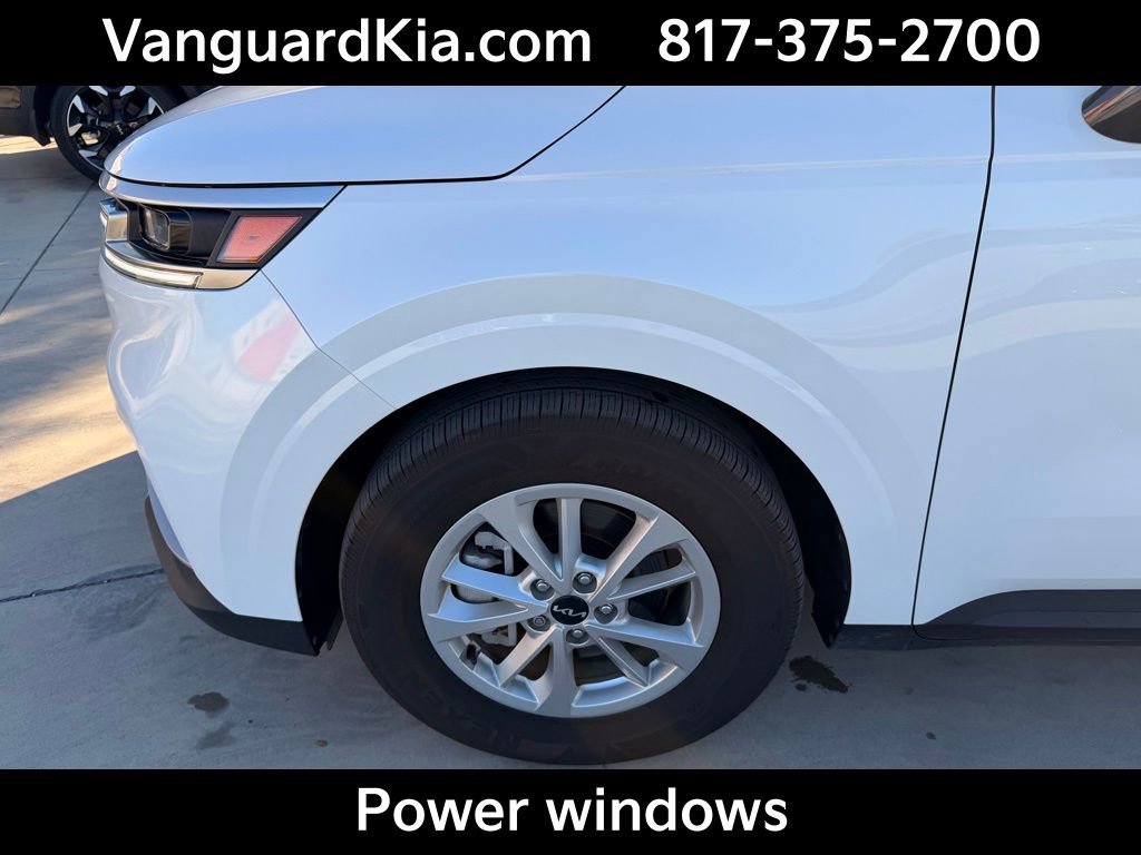 Certified 2024 Kia Carnival LX image 8