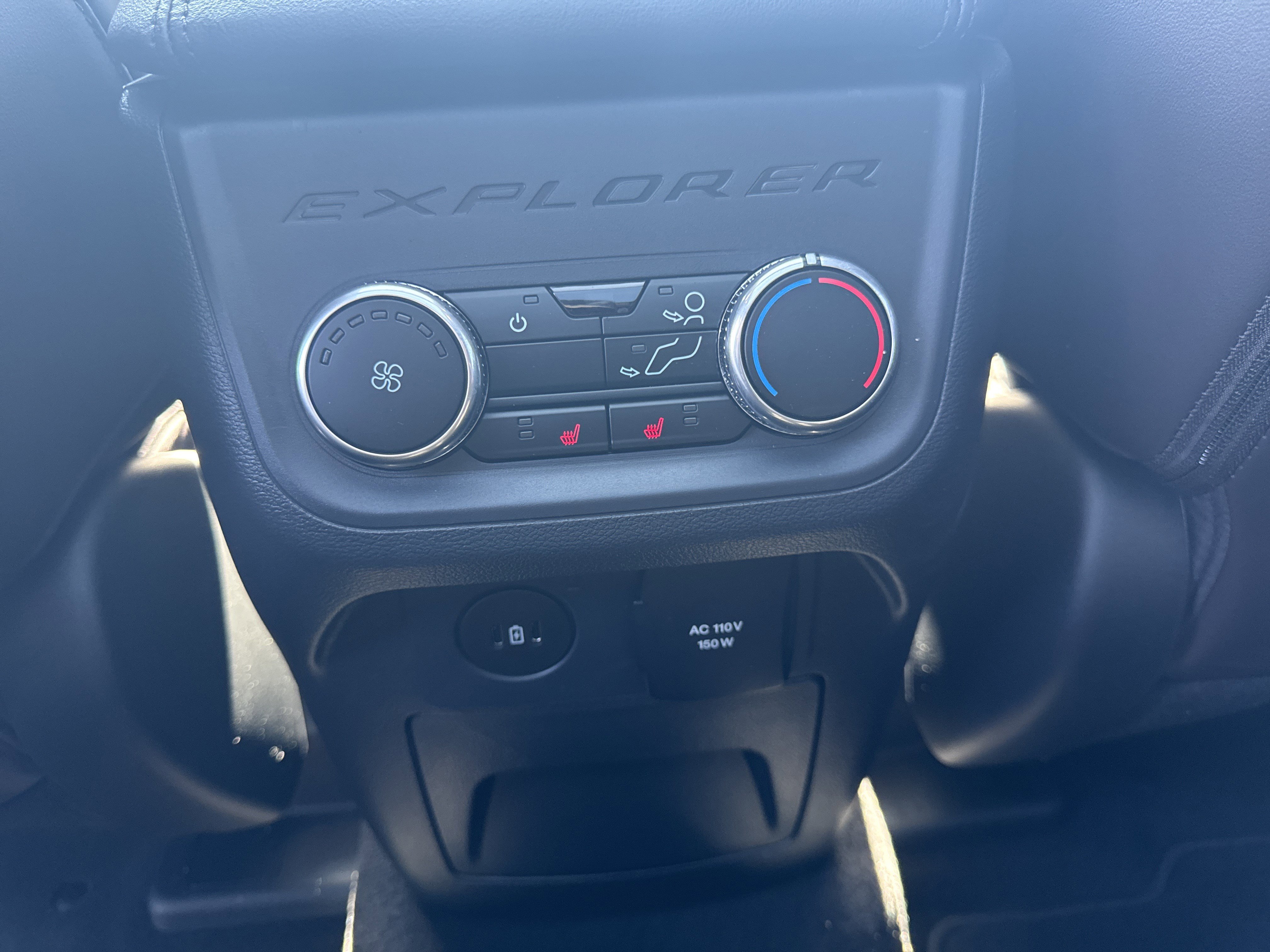 Used 2025 Ford Explorer Platinum w/ Ultimate Package image 27