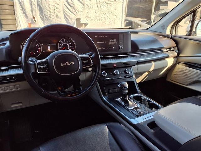 Used 2023 Kia Carnival LX image 10