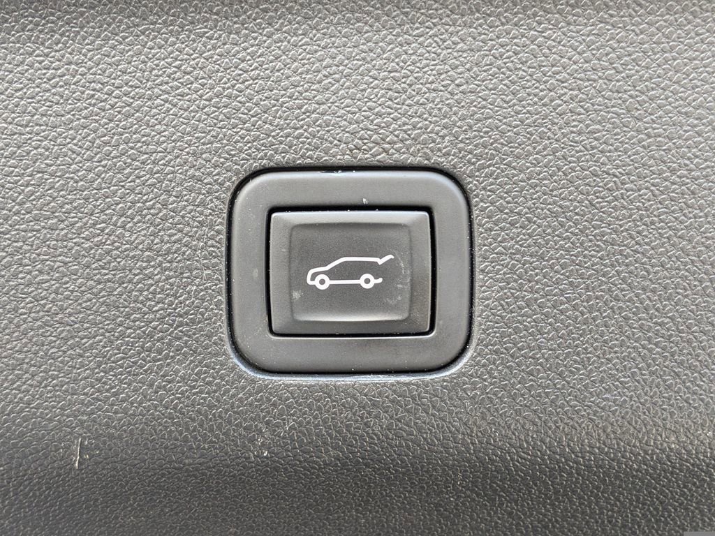 Used 2024 GMC Yukon XL SLT image 14