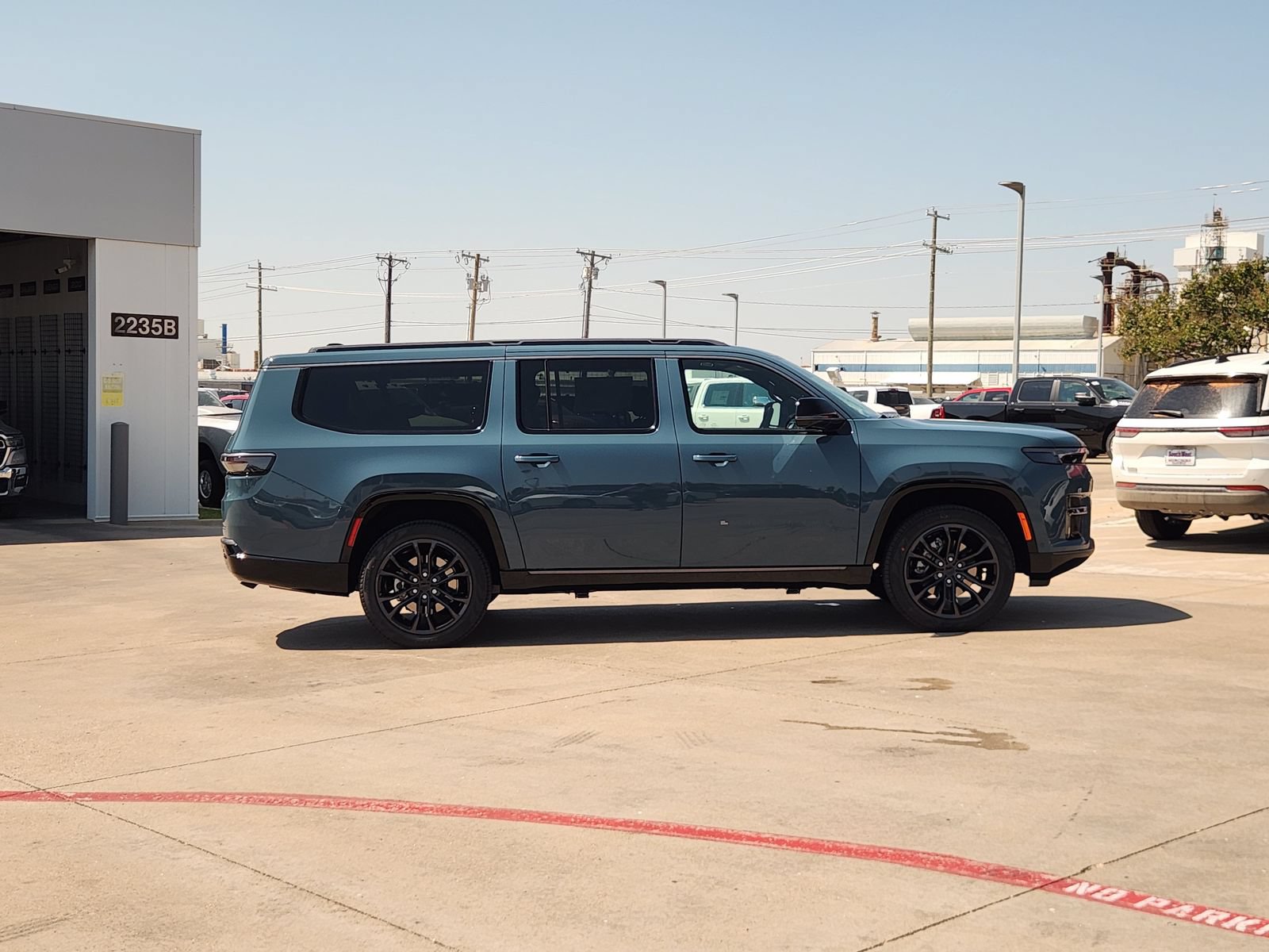 New 2026 Jeep Grand Wagoneer L Summit AWD/4WD image 7