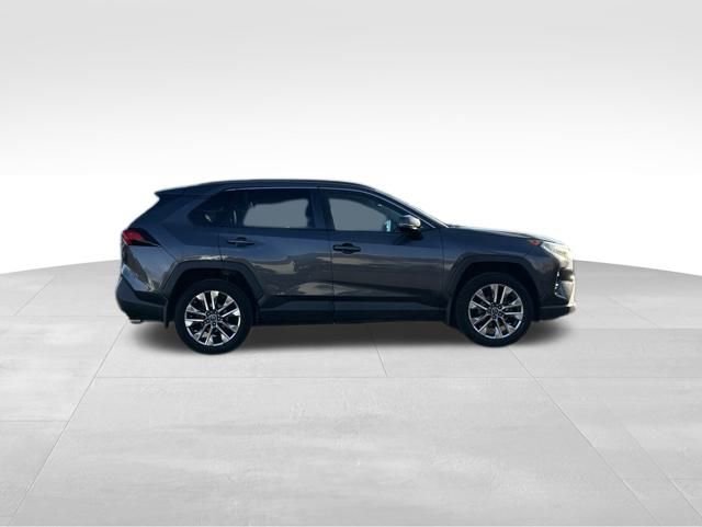 Used 2019 Toyota RAV4 XLE Premium image 8