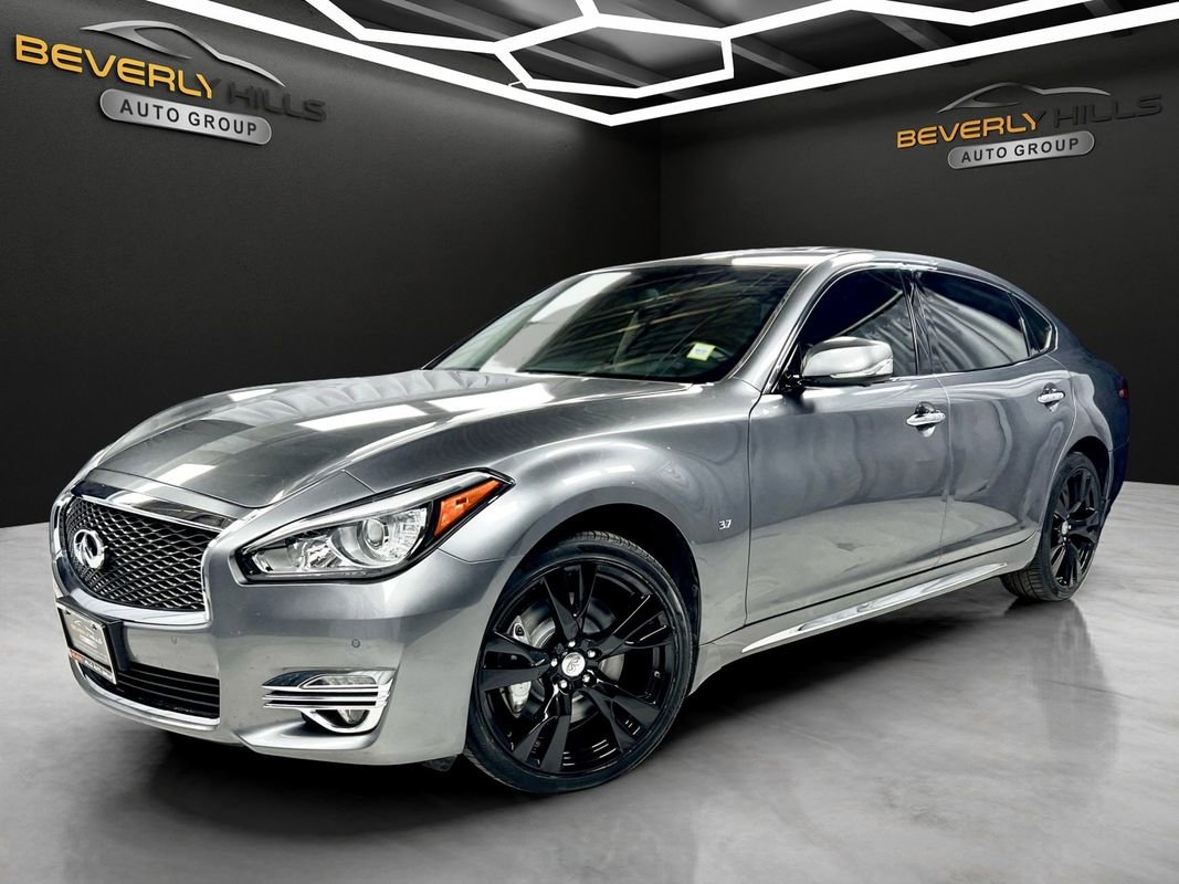 Used 2017 INFINITI Q70 L 3.7 w/ Deluxe Touring Package image 1