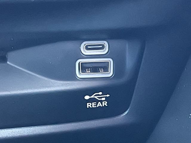 Used 2023 Chrysler Pacifica Pinnacle image 32