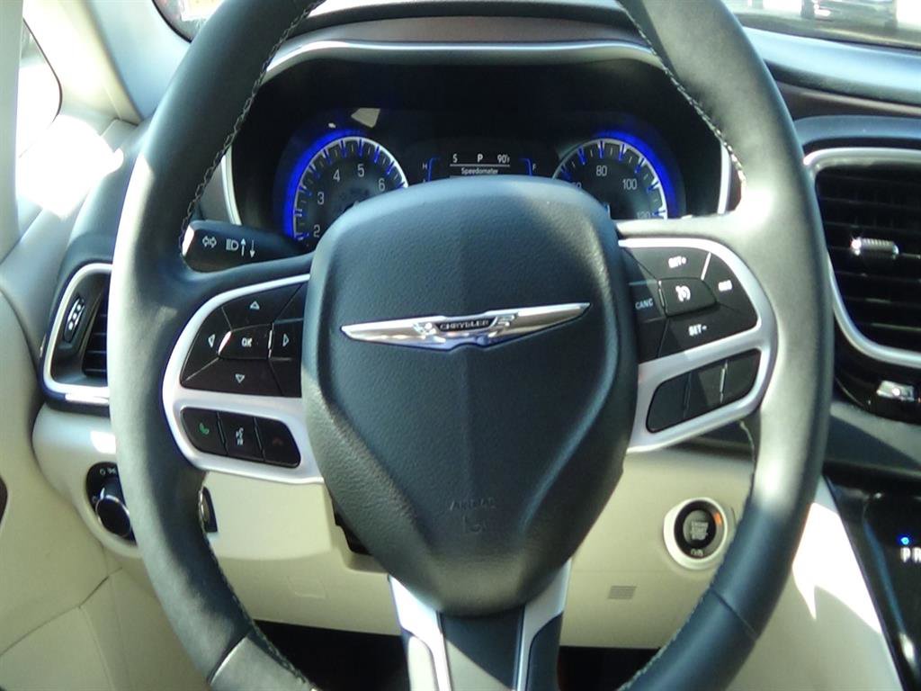 Used 2022 Chrysler Voyager LX image 21