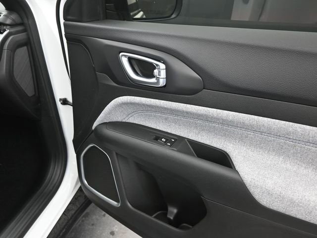 Used 2025 Jeep Compass Sport w/ Mopar Graphics Package image 11