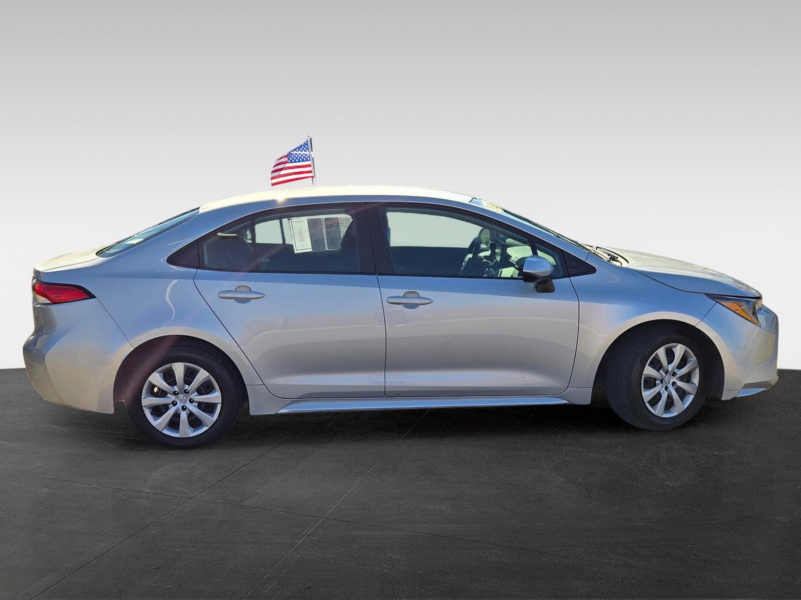 Used 2022 Toyota Corolla LE image 4