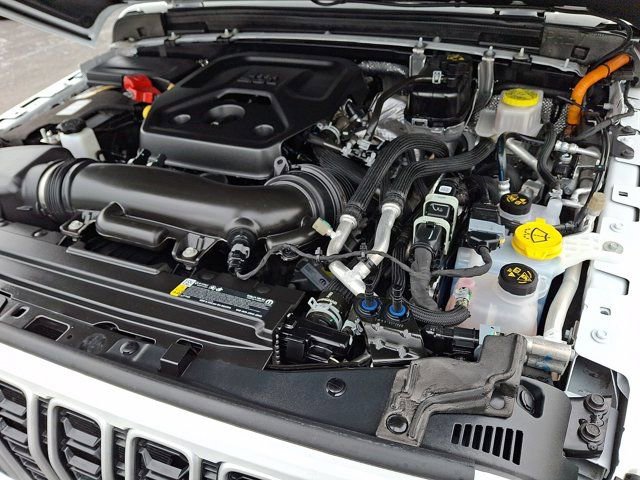 Certified 2025 Jeep Wrangler Unlimited Sahara w/ Safety Group image 31