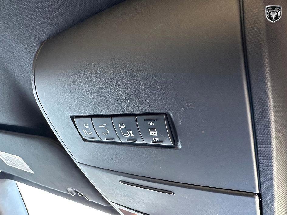 Used 2019 Dodge Grand Caravan SXT image 23