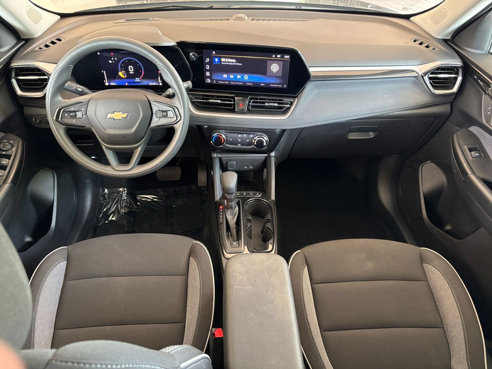 Used 2025 Chevrolet TrailBlazer LT FWD image 32