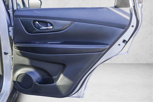 Used 2016 Nissan Rogue SL w/ SL Premium Package image 28