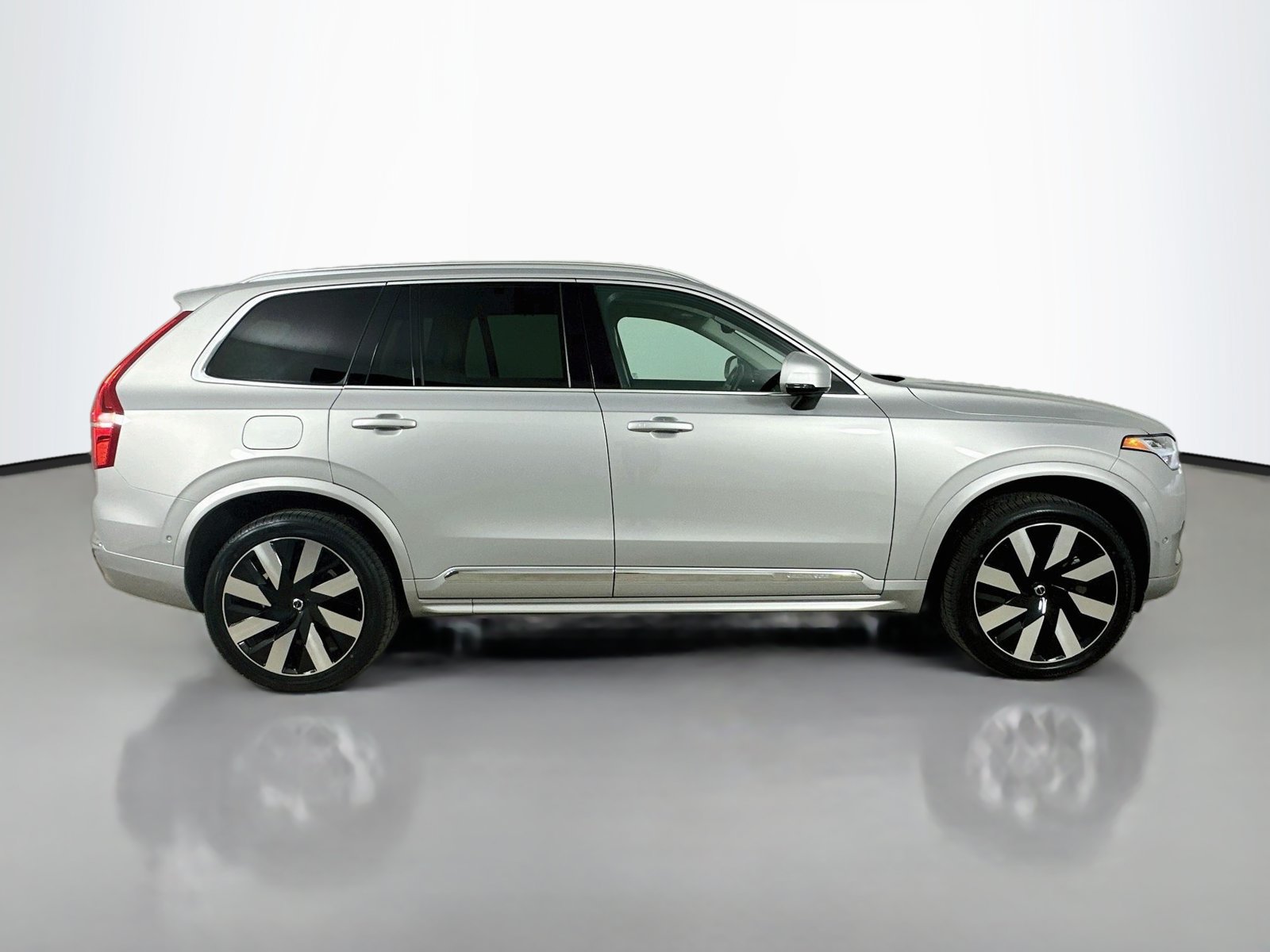 Used 2023 Volvo XC90 T8 Ultimate w/ Protection Package Premier AWD/4WD image 4