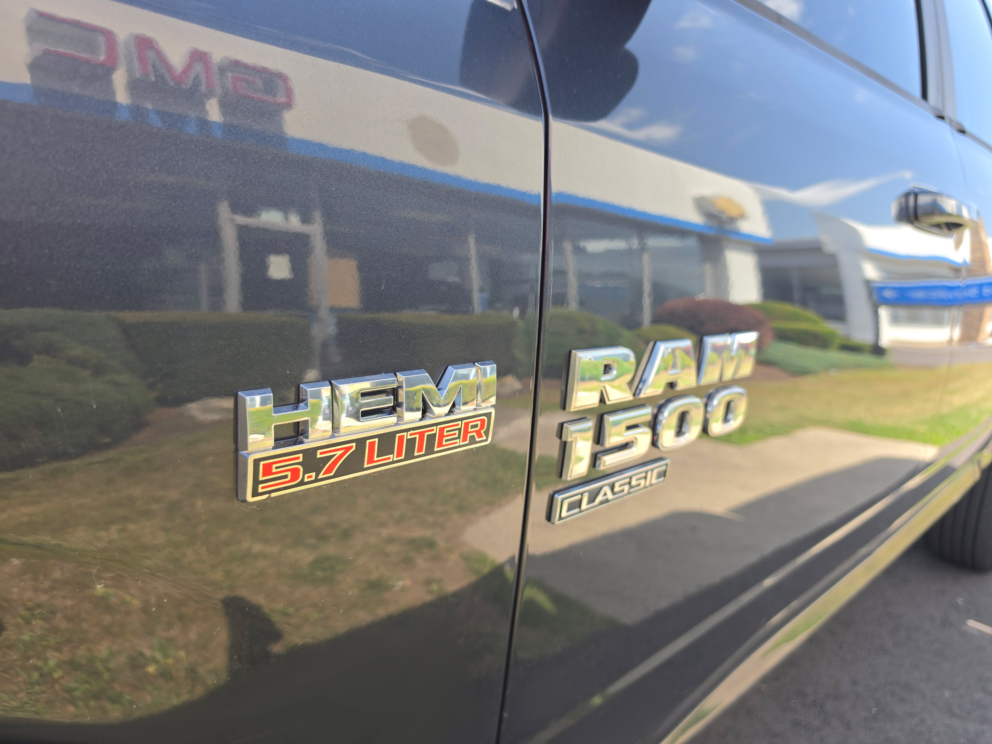 Used 2019 RAM 1500 Classic SLT AWD/4WD image 12