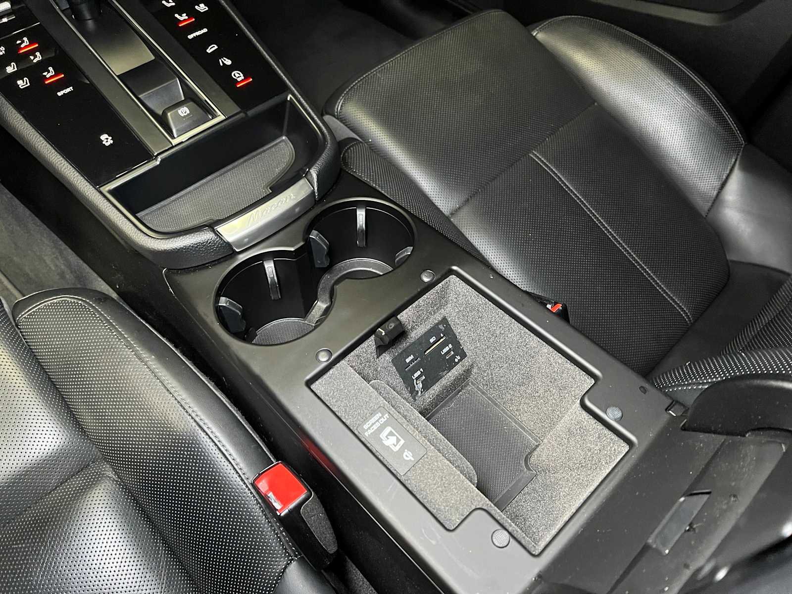 Used 2024 Porsche Macan image 34