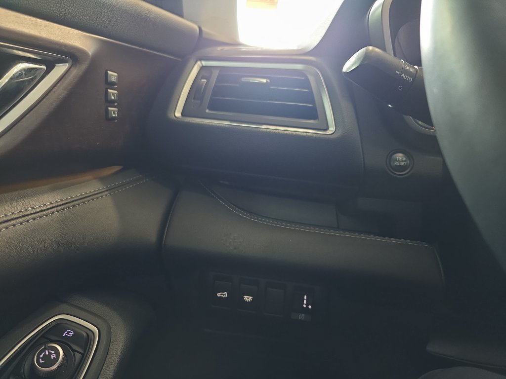 Used 2023 Subaru Ascent Touring AWD/4WD image 27