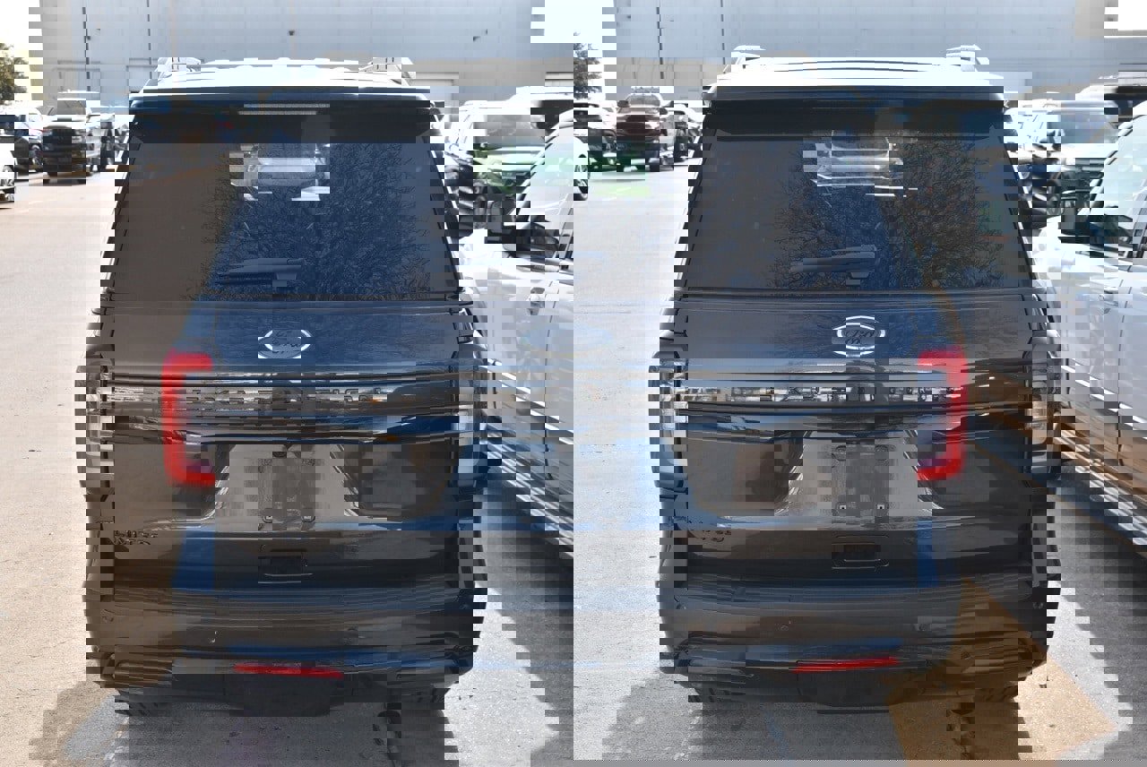 Used 2023 Ford Expedition Limited image 7