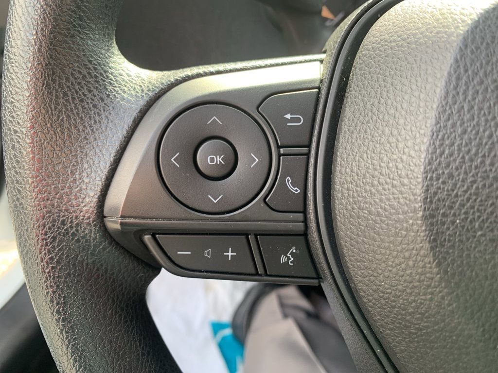 Used 2020 Toyota Corolla LE image 20