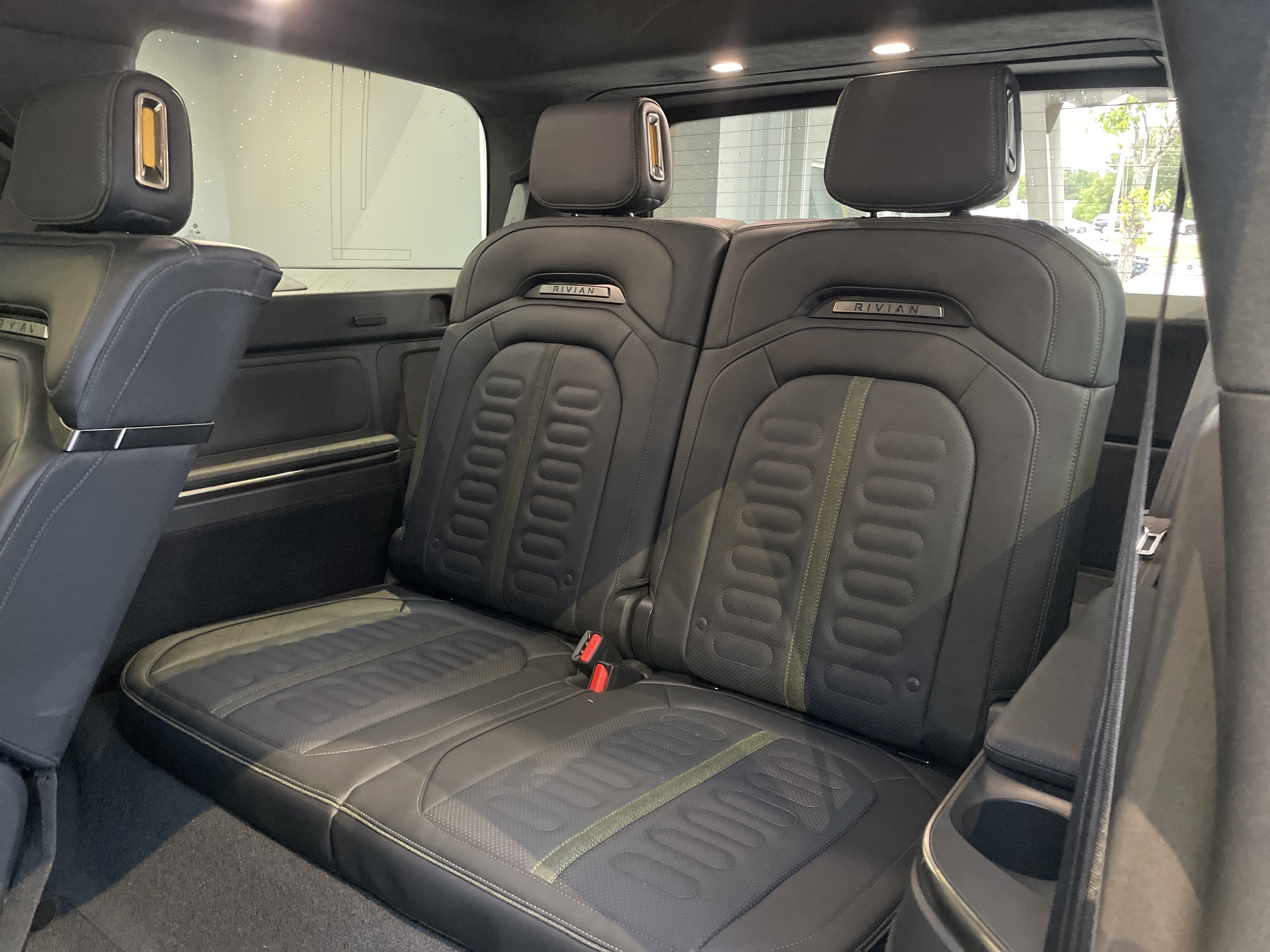 Used 2024 Rivian R1S Adventure Dual AWD/4WD image 37