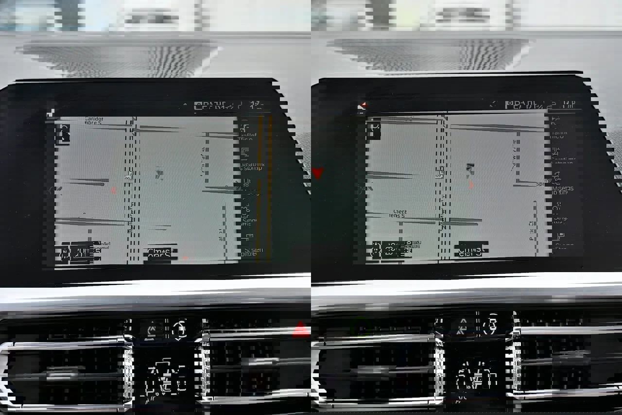 Used 2021 BMW 330i Sedan w/ Driving Assistance Package image 31