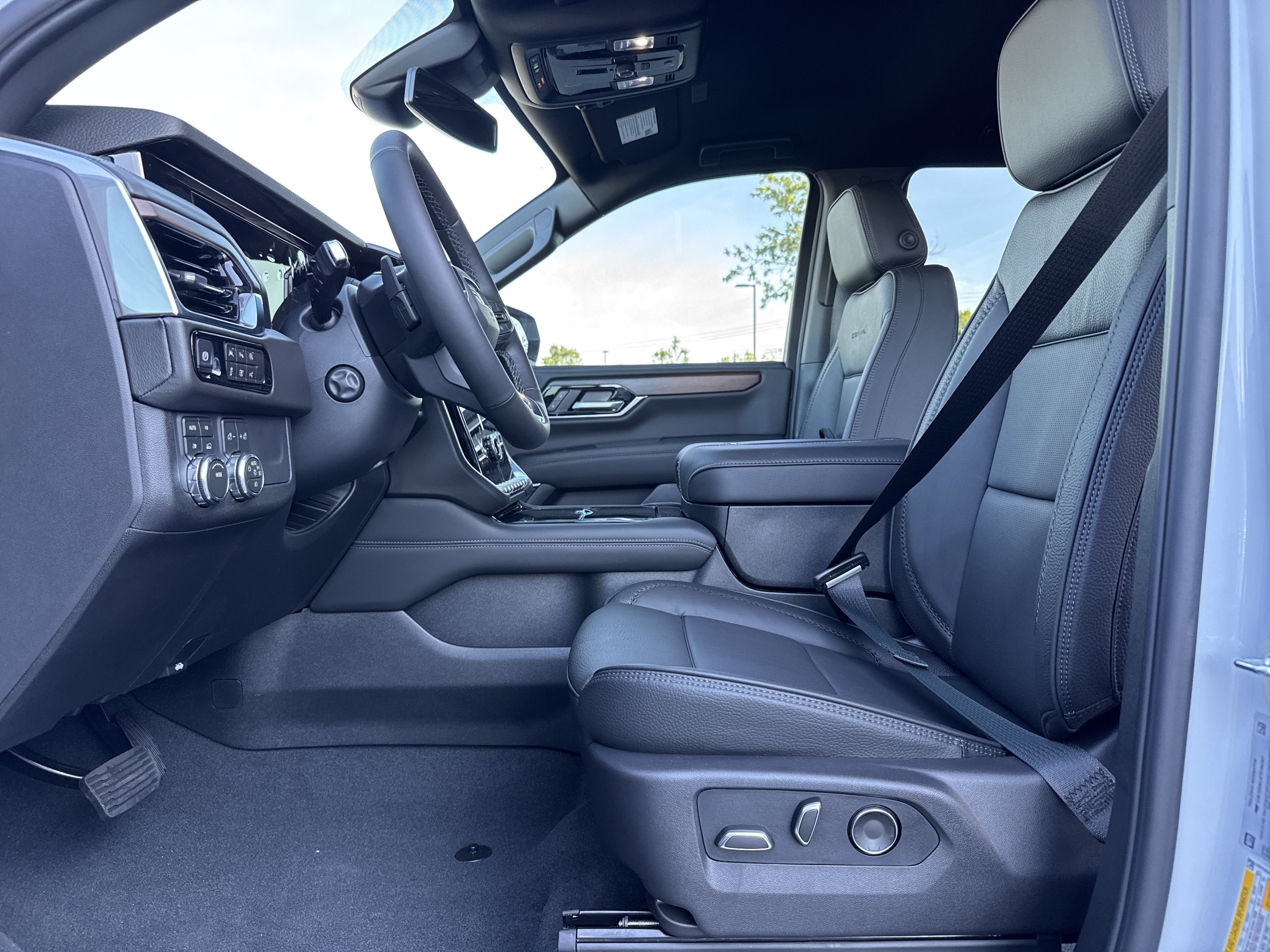 New 2026 GMC Yukon Denali AWD/4WD image 16