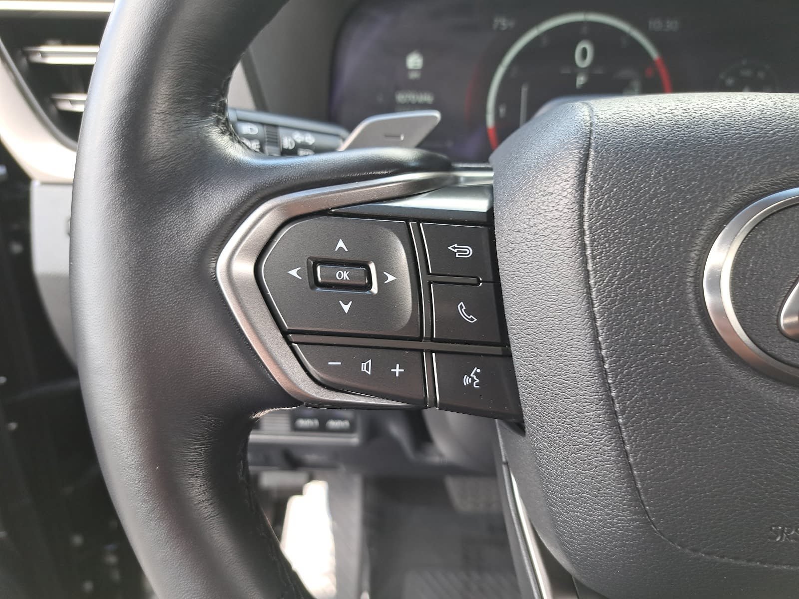 Used 2025 Lexus GX 550 w/ Accessory Package (32) AWD/4WD image 19