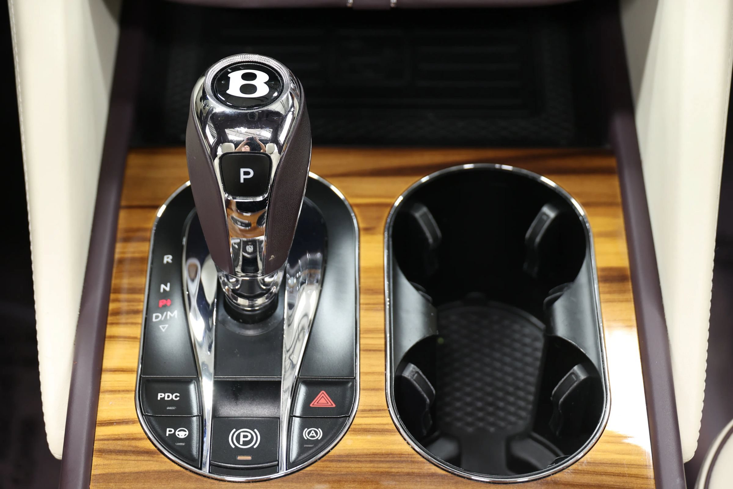 Used 2023 Bentley Bentayga Extended Wheelbase AWD/4WD image 52