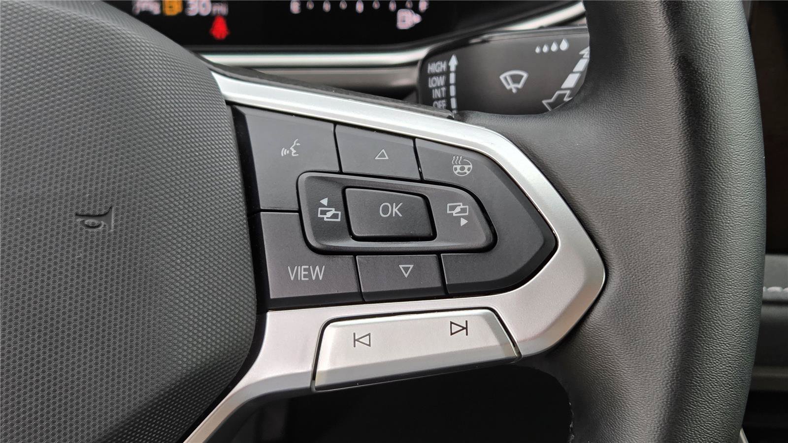 Certified 2025 Volkswagen Taos SE AWD/4WD image 20