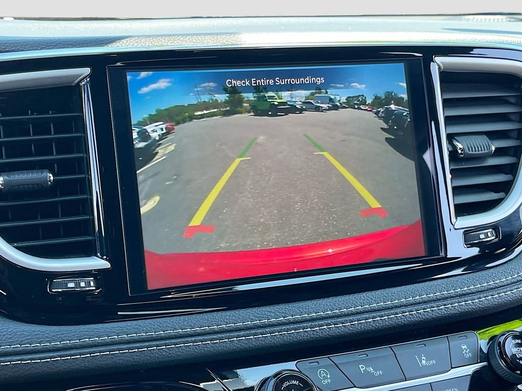 Certified 2025 Chrysler Pacifica Select image 13