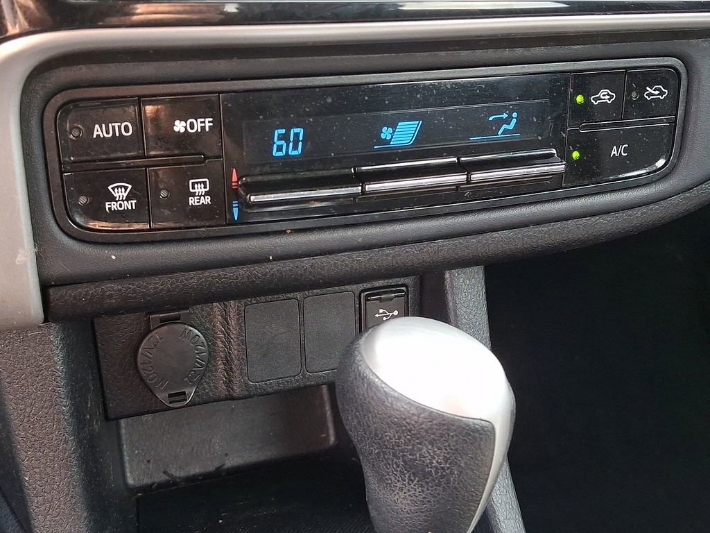 Used 2018 Toyota Corolla LE image 15