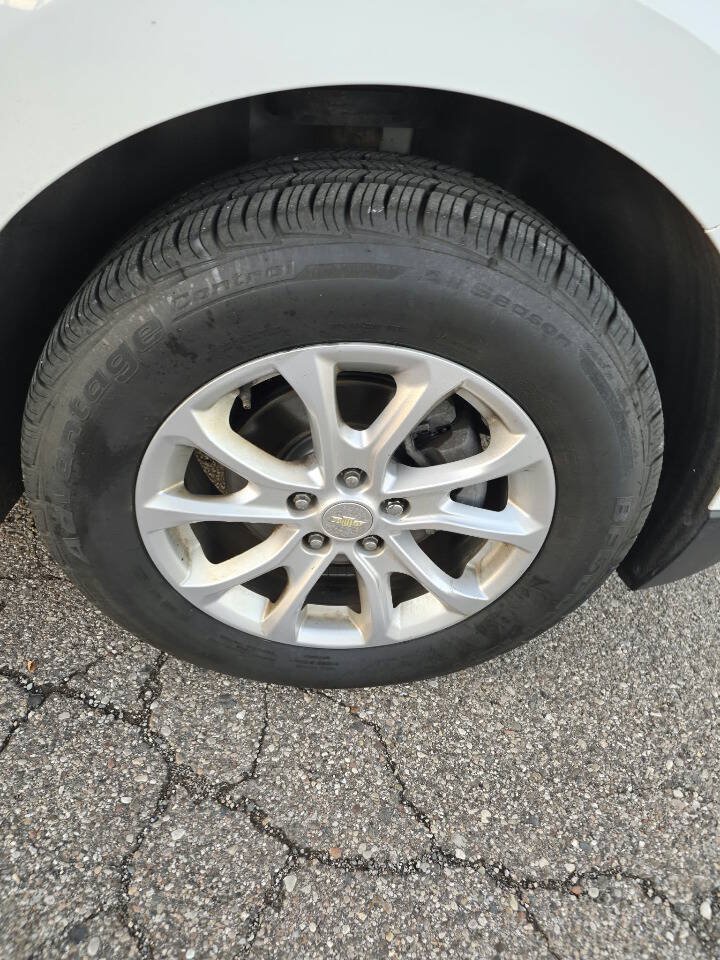 Used 2019 Chevrolet Equinox LT w/ Driver Convenience Package FWD image 36