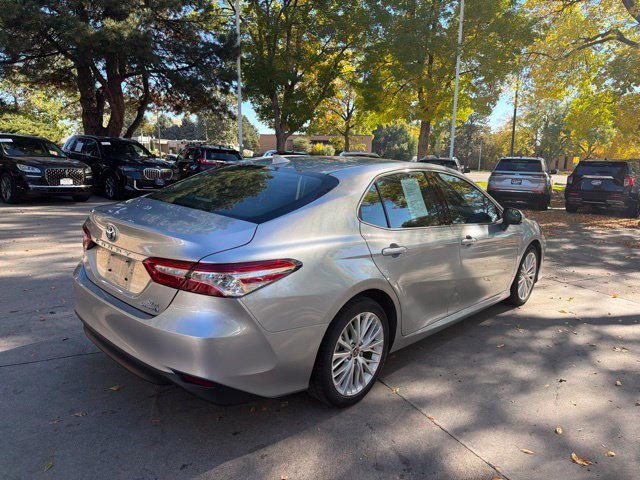 Used 2020 Toyota Camry XLE w/ Sunroof Package FWD image 7