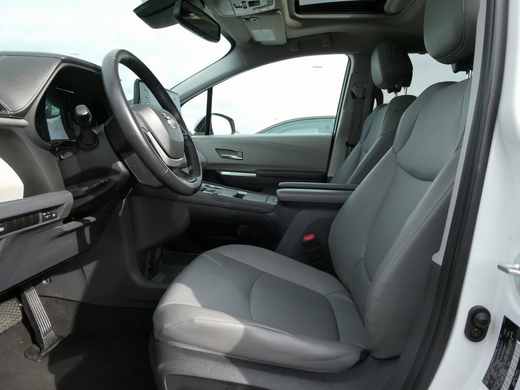 Used 2023 Toyota Sienna XLE image 28