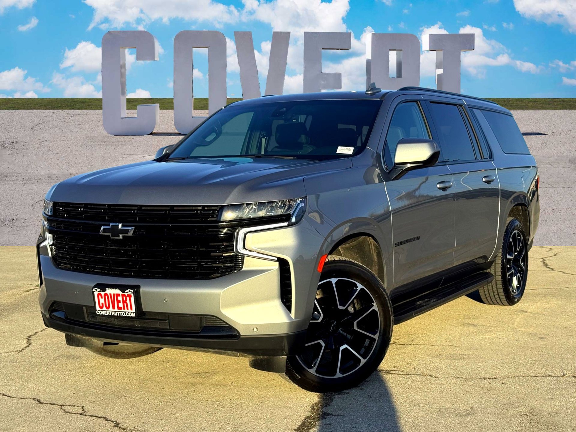 Used 2024 Chevrolet Suburban RST image 1