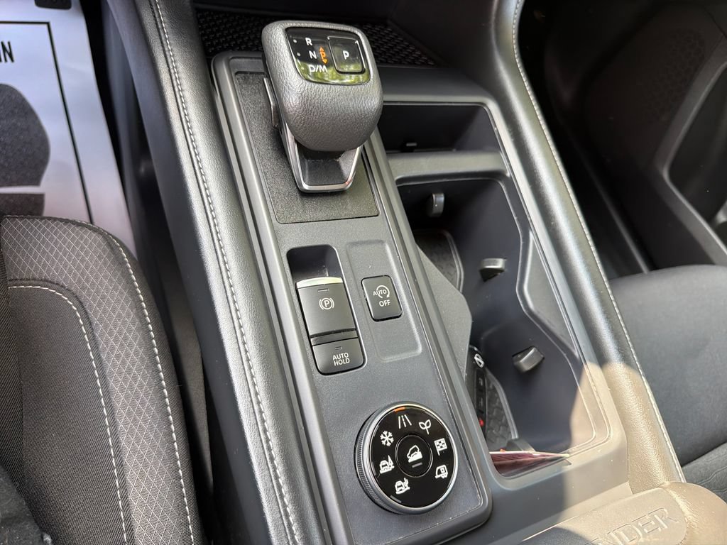 Used 2024 Nissan Pathfinder S AWD/4WD image 24