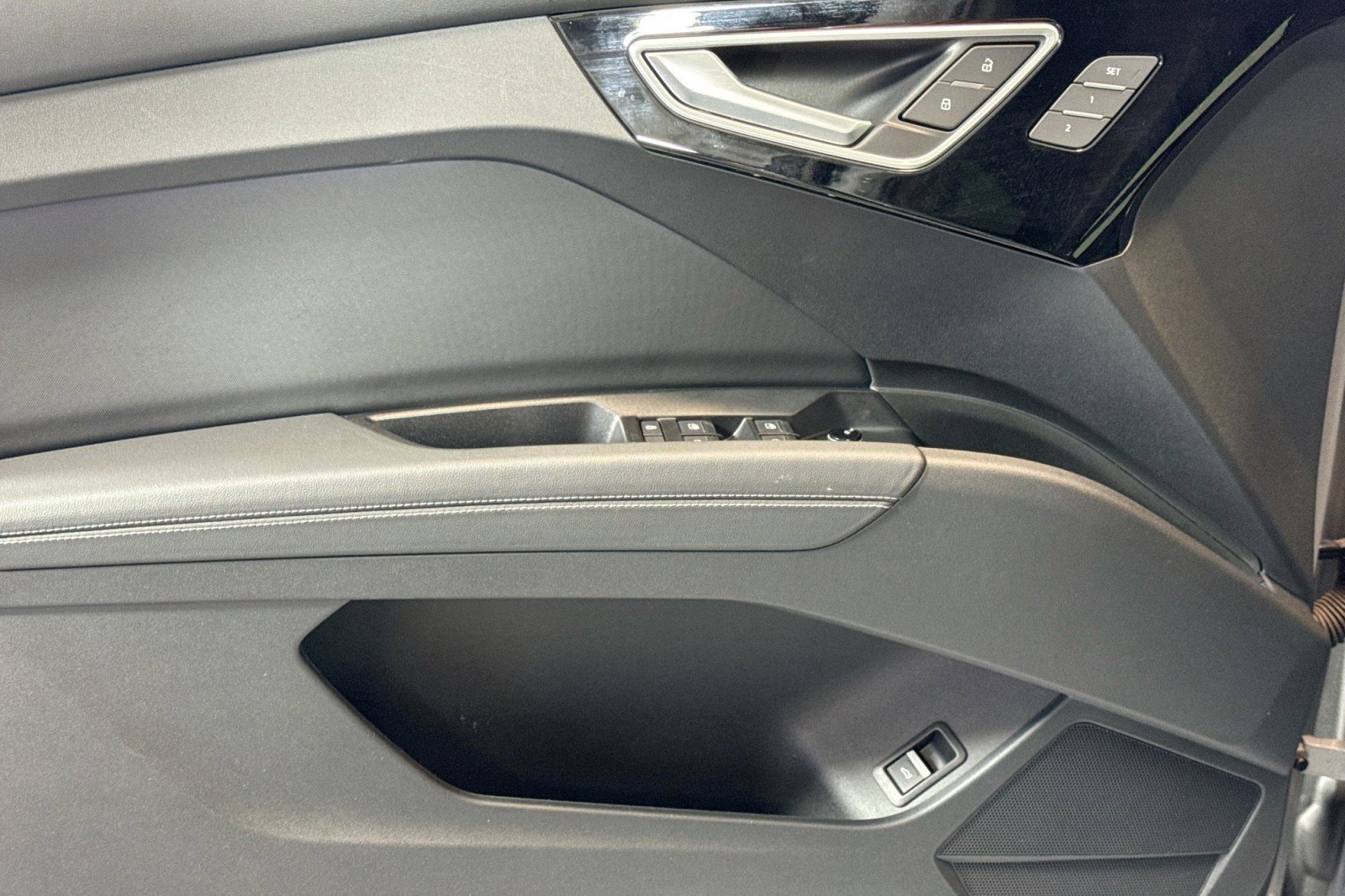 Used 2025 Audi Q4 e-tron Premium Plus image 17