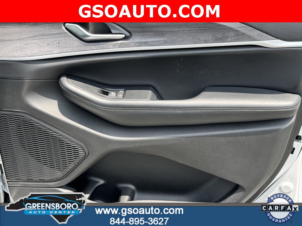 Used 2023 Jeep Grand Cherokee Limited image 16