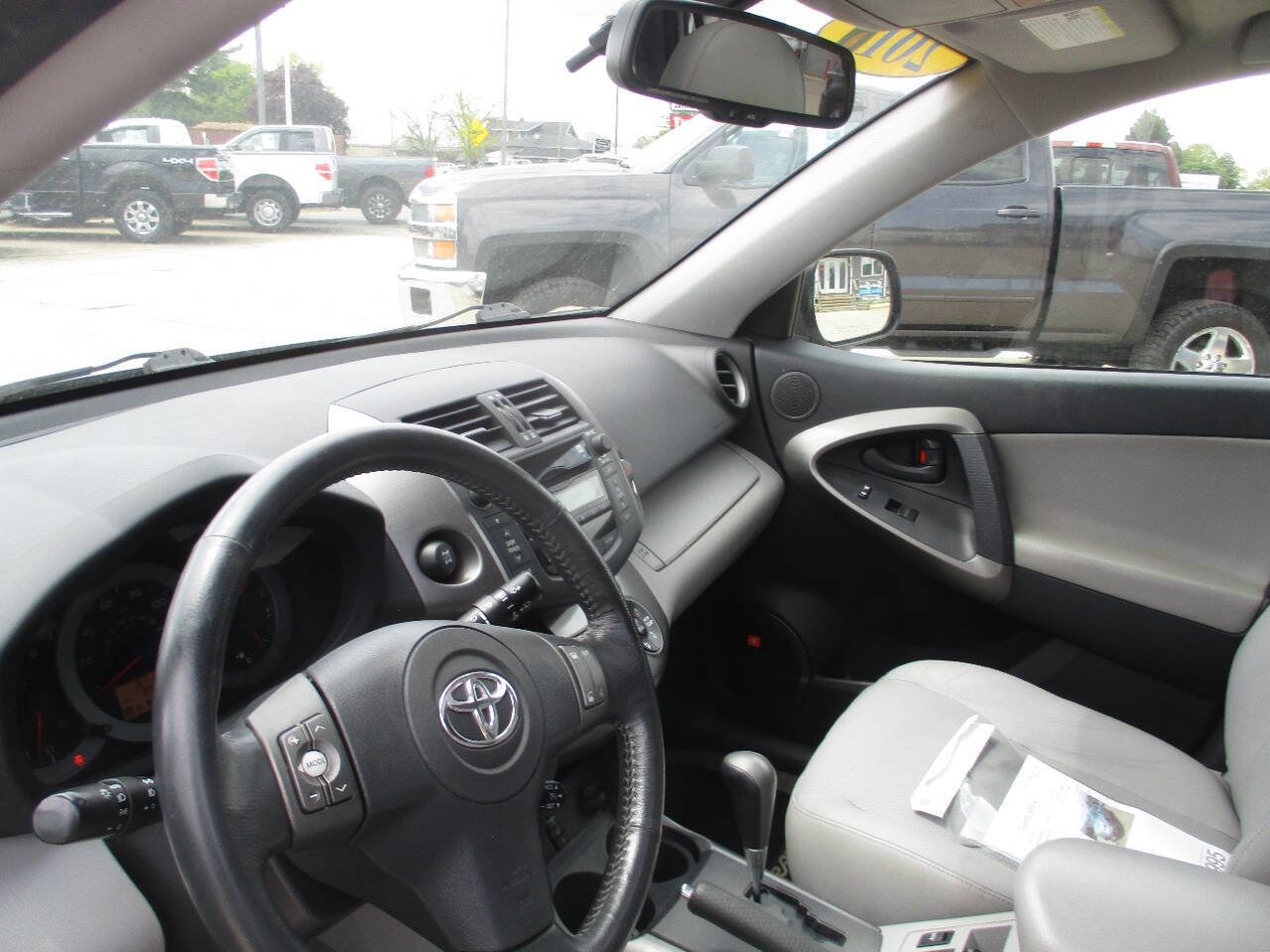 Used 2010 Toyota RAV4 Limited AWD/4WD image 24