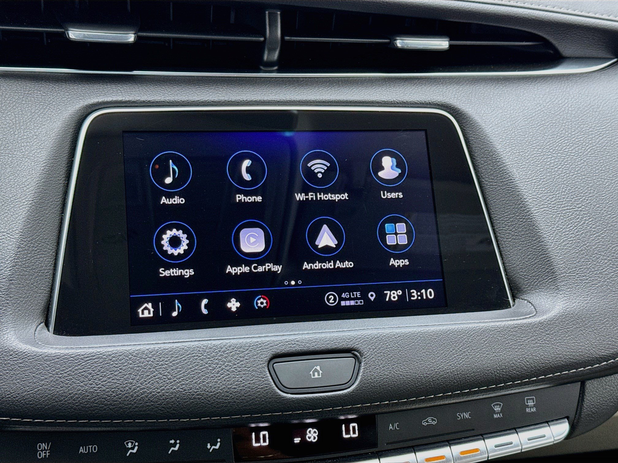 Used 2022 Cadillac XT4 Luxury w/ Driver Awareness Package FWD image 9
