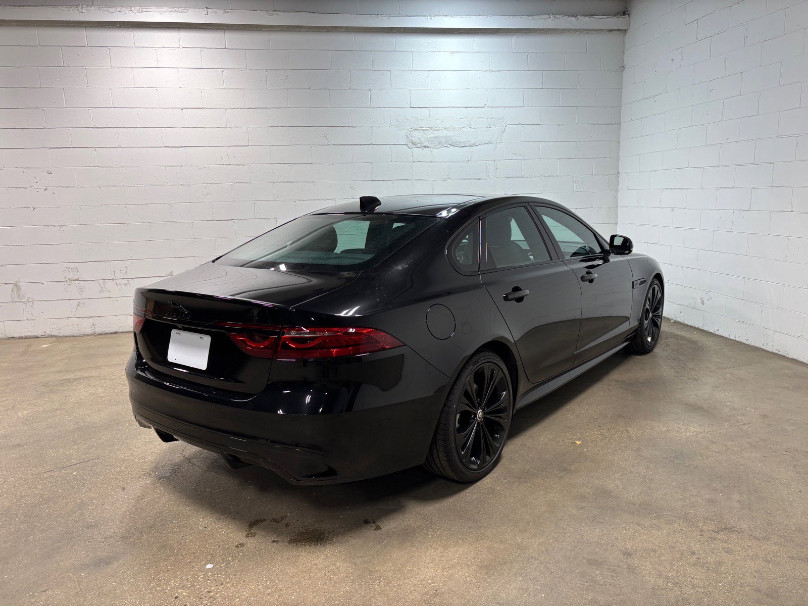 Used 2024 Jaguar XF R-Dynamic SE AWD/4WD image 6