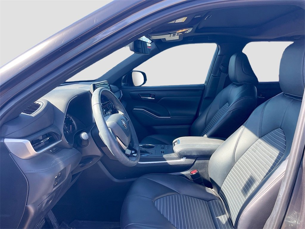 Used 2023 Toyota Highlander XSE image 10